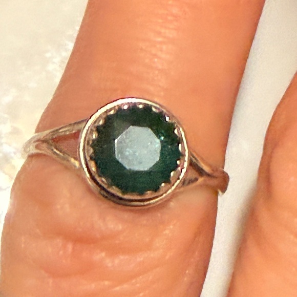 925 Sterling Silver Ring with natural Emerald Green Stone sz 6 1/2 - Picture 4 of 16